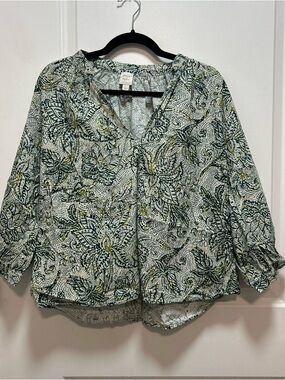 Relaxed V-Neck Floral Blouse in Green and White